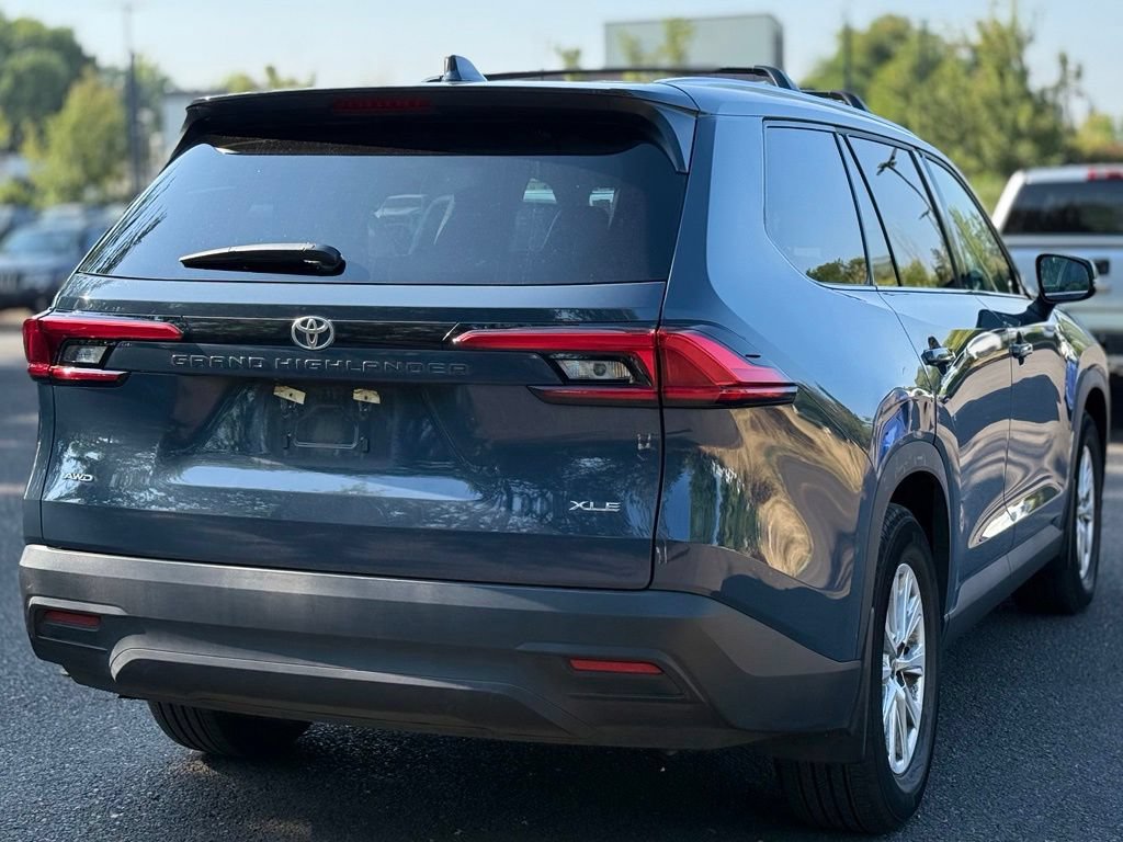 Certified 2024 Toyota Grand Highlander AWD image 5