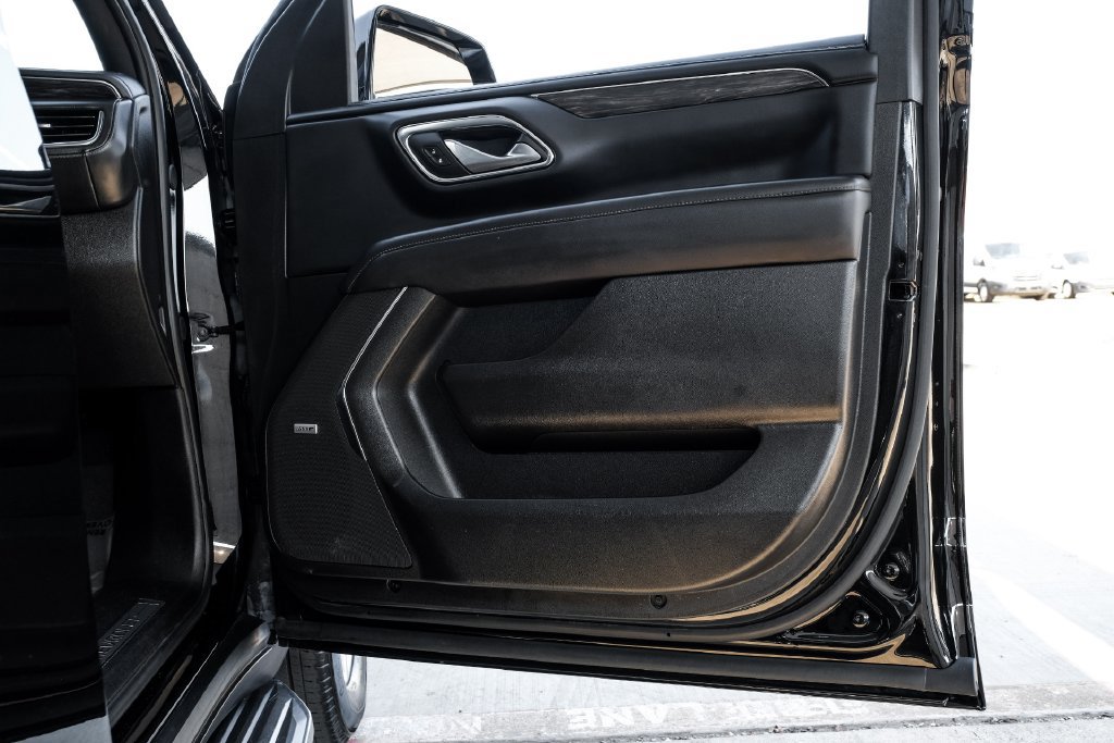 Used 2024 Chevrolet Suburban LT RWD image 46