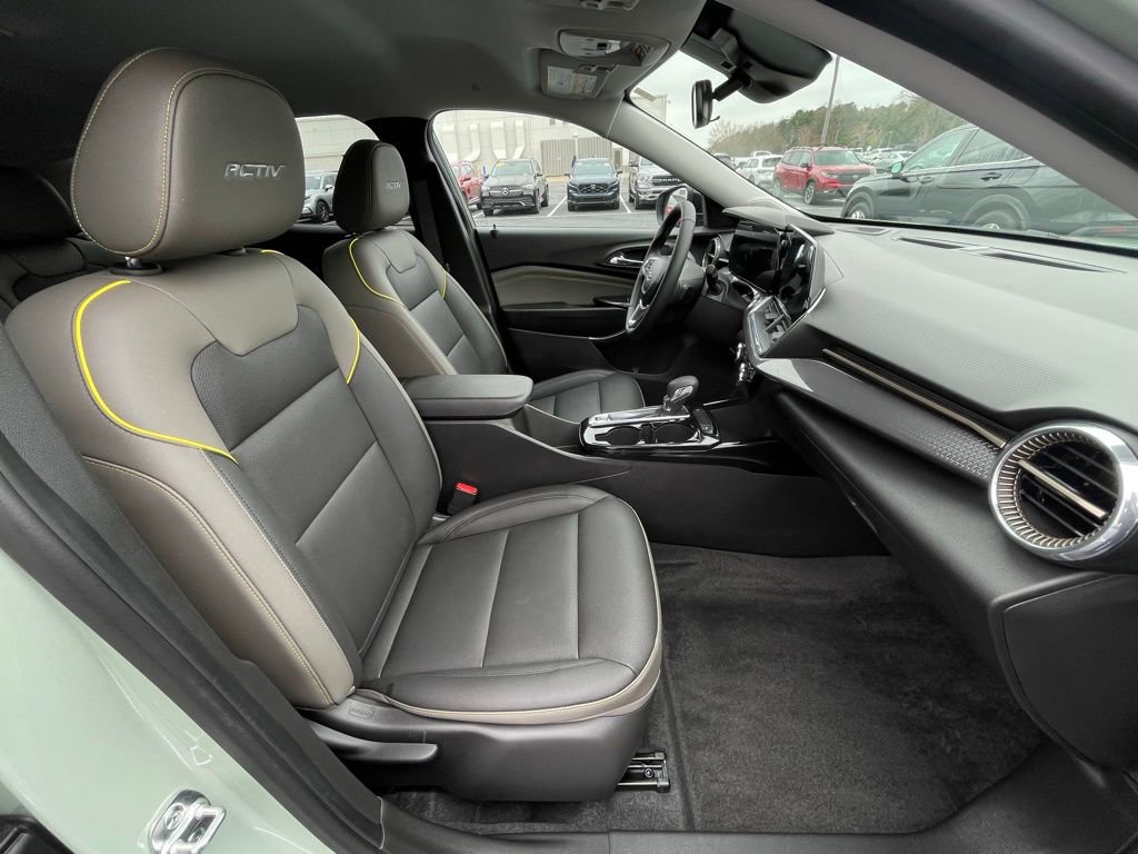 Used 2025 Chevrolet Trax ACTIV w/ Driver Confidence Package image 32