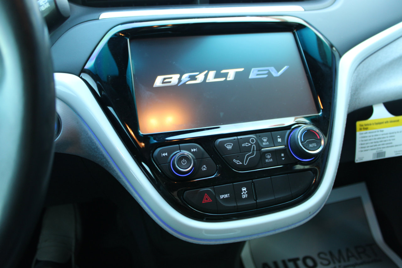 Used 2020 Chevrolet Bolt Premier w/ Infotainment Package image 24