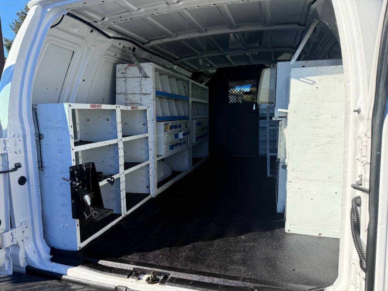 Used 2014 Ford E-350 and Econoline 350 Extended Super Duty w/ Power Group RWD image 9