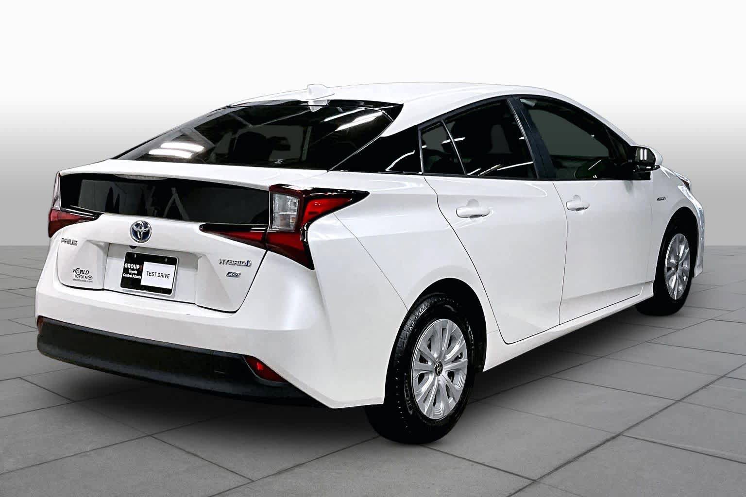 Used 2021 Toyota Prius L Eco FWD image 13