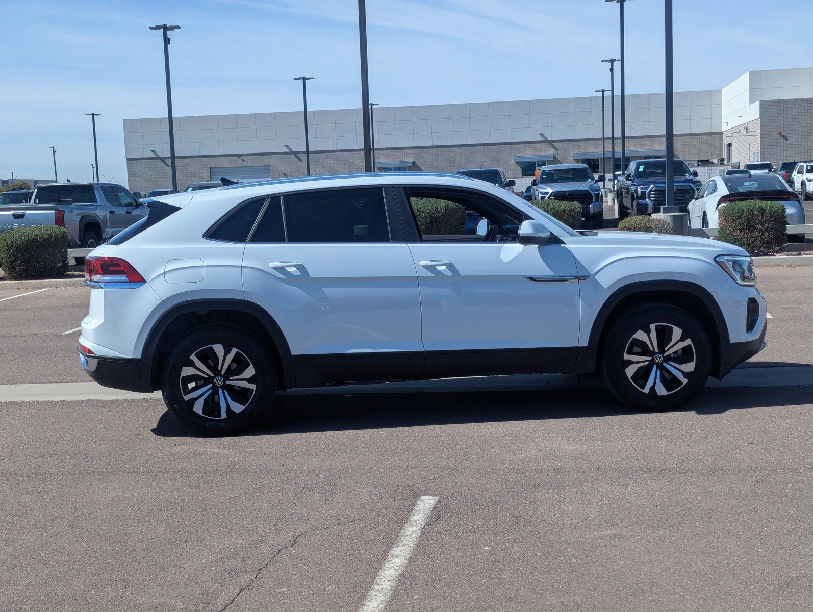 Used 2024 Volkswagen Atlas Cross Sport SE image 6