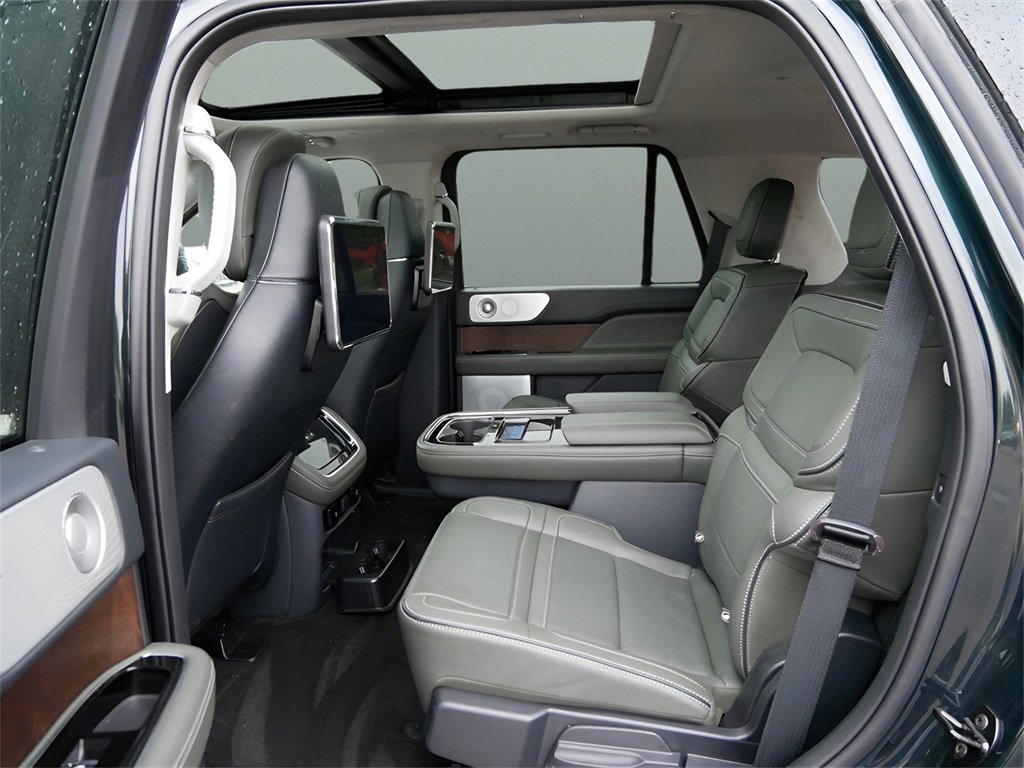 Used 2022 Lincoln Navigator Black Label image 11