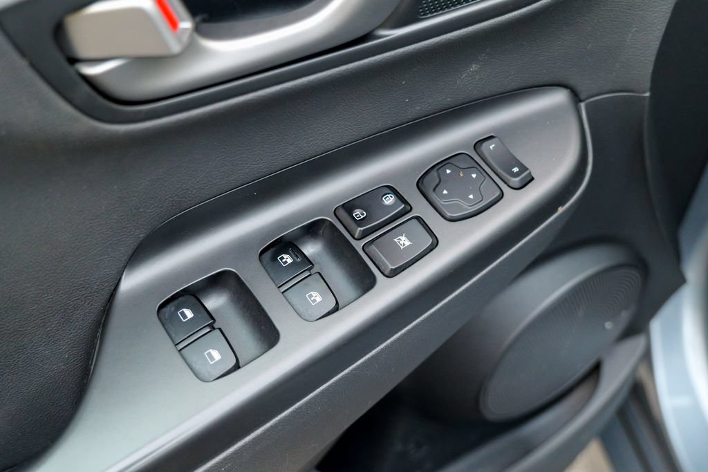 Used 2019 Hyundai Kona Limited AWD/4WD image 18