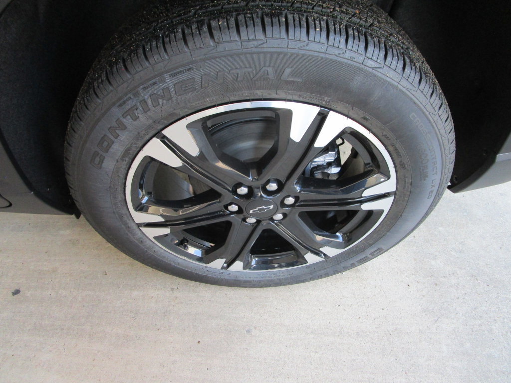 New 2027 Chevrolet Traverse LT w/ Sun and Wheel Package FWD image 11