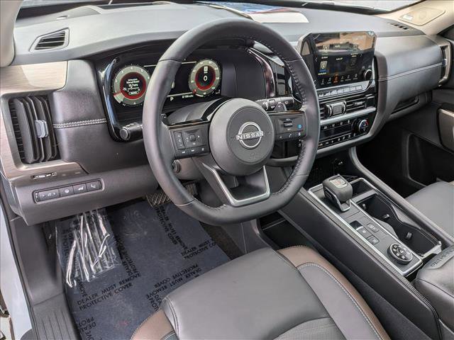 Used 2025 Nissan Pathfinder Platinum w/ Cargo Package image 10