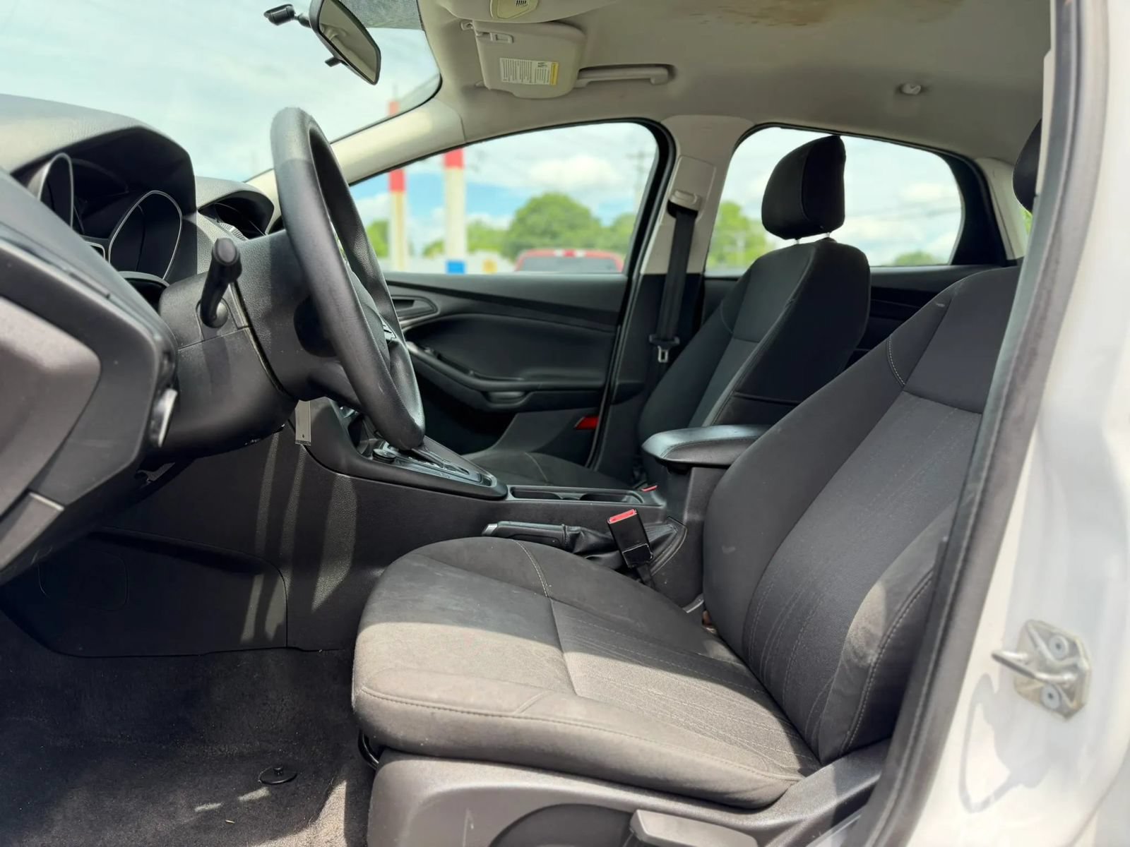 Used 2018 Ford Focus SE FWD image 9
