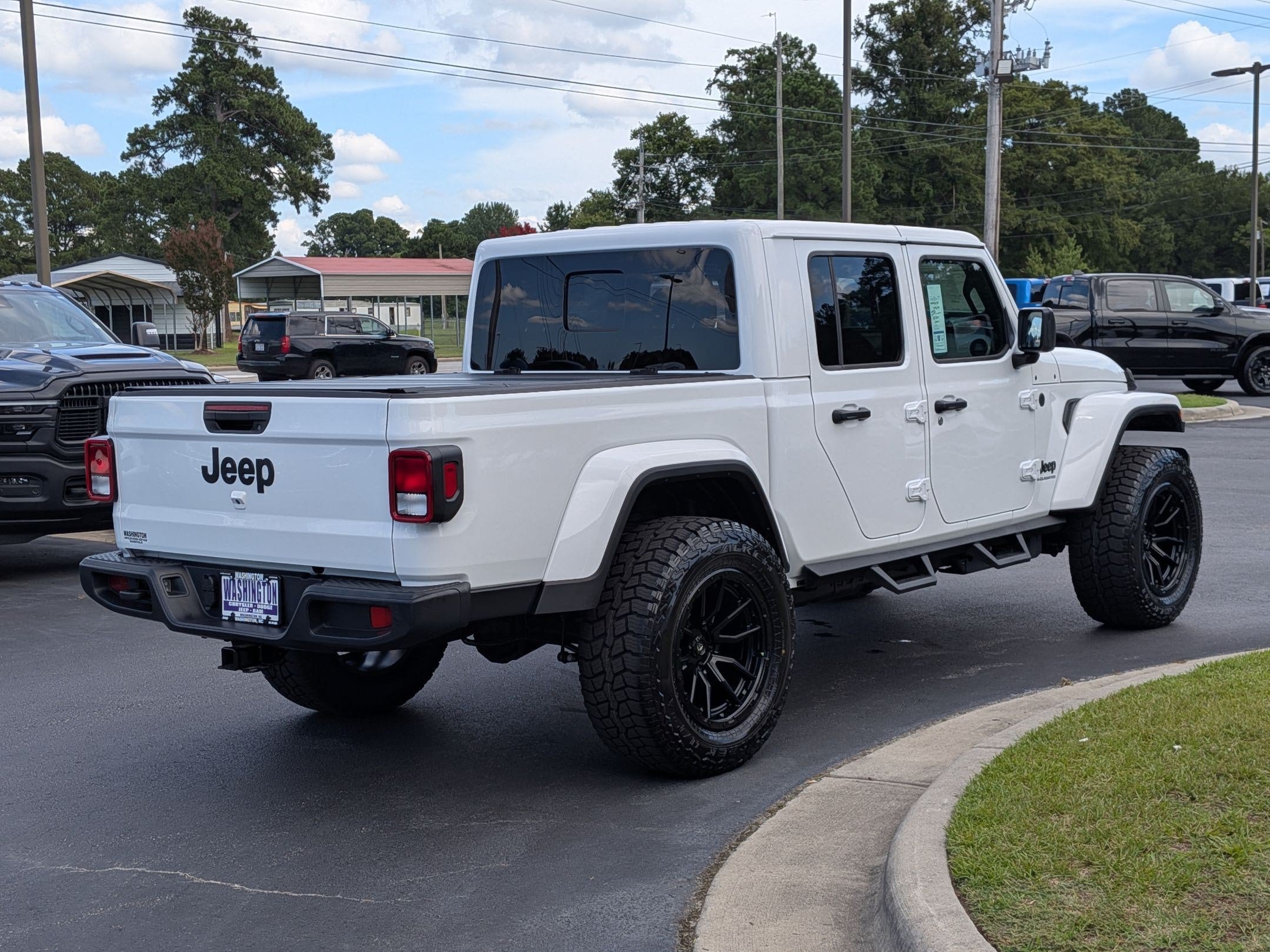 New 2026 Jeep Gladiator Sport AWD/4WD image 5