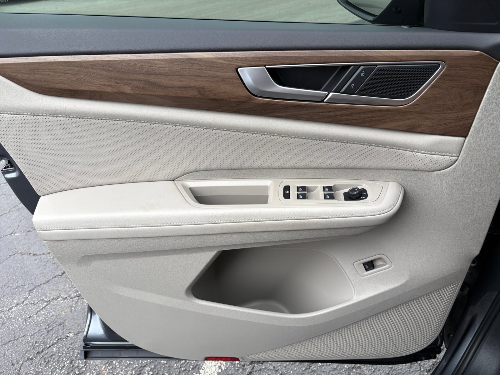 Certified 2025 Volkswagen Atlas SE FWD image 25