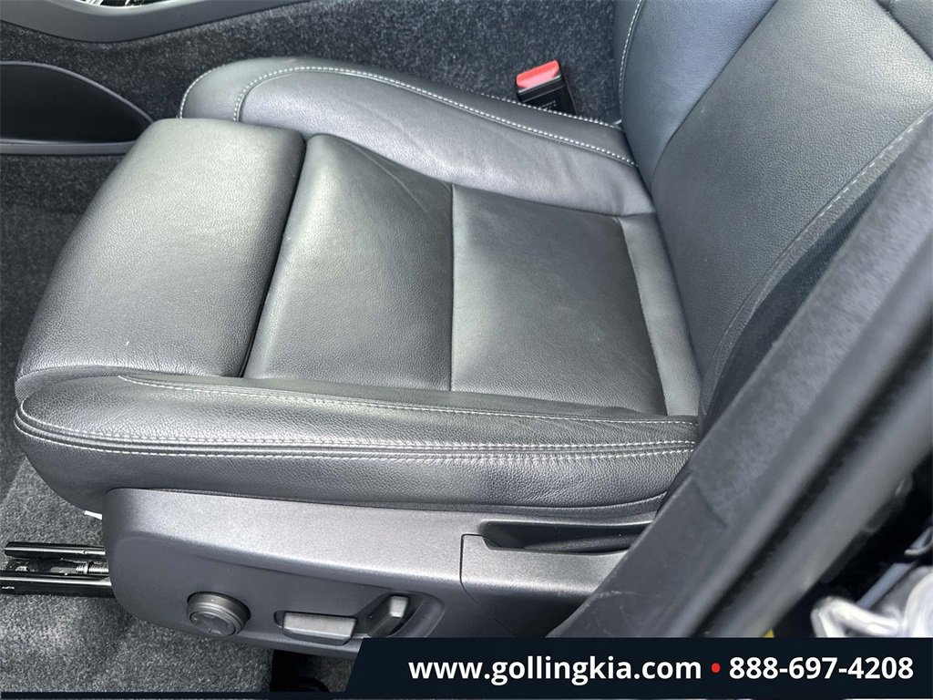 Used 2025 Volvo XC40 B5 Plus image 18