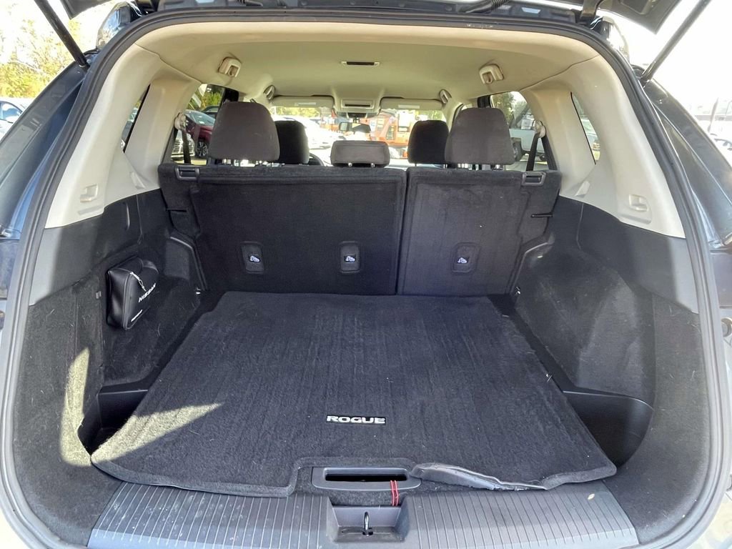 Used 2024 Nissan Rogue S image 9