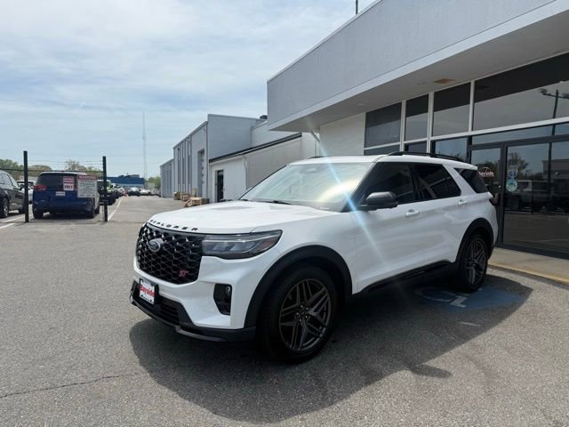 Used 2025 Ford Explorer ST w/ Sun And Sound Package image 7