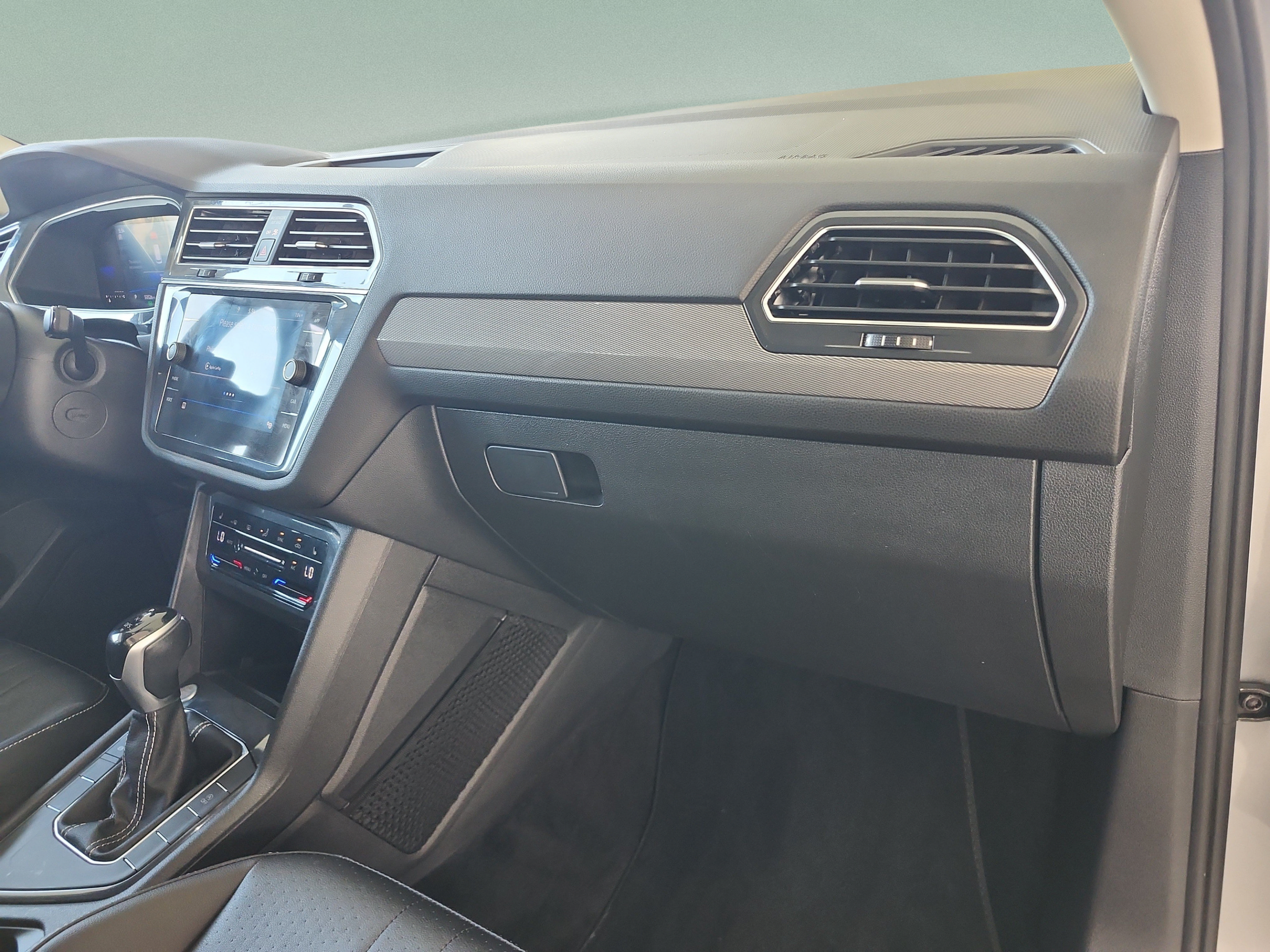Used 2023 Volkswagen Tiguan SE FWD image 22