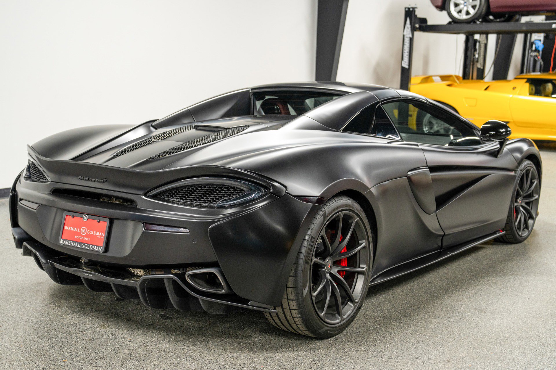 Used 2018 McLaren 570S Spider image 37