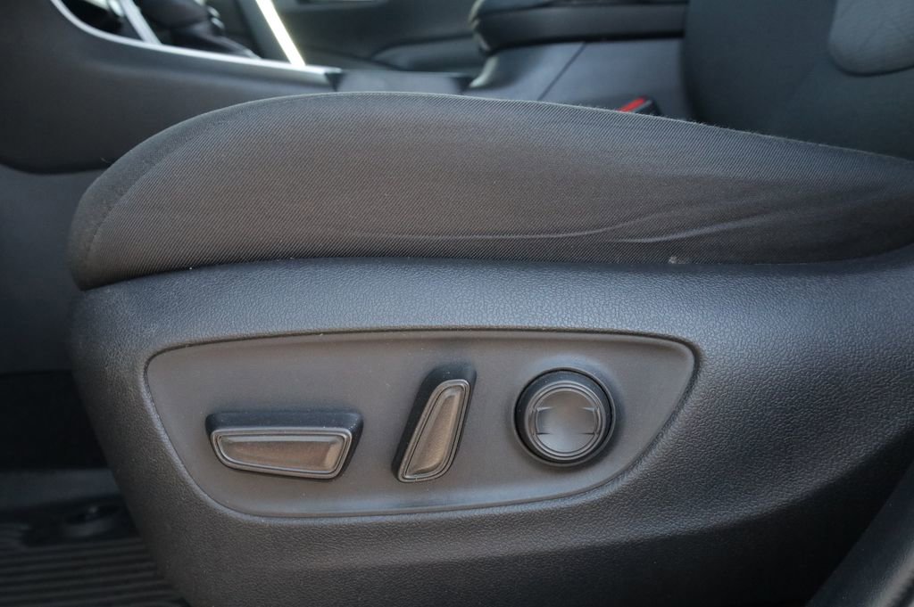 Used 2020 Toyota RAV4 XLE w/ Convenience Package image 22