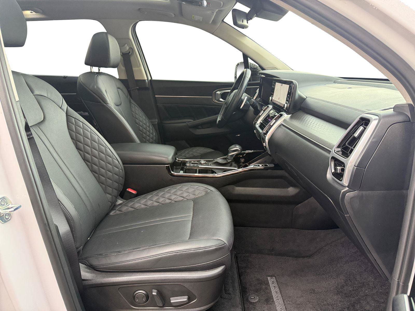Used 2023 Kia Sorento AWD image 29