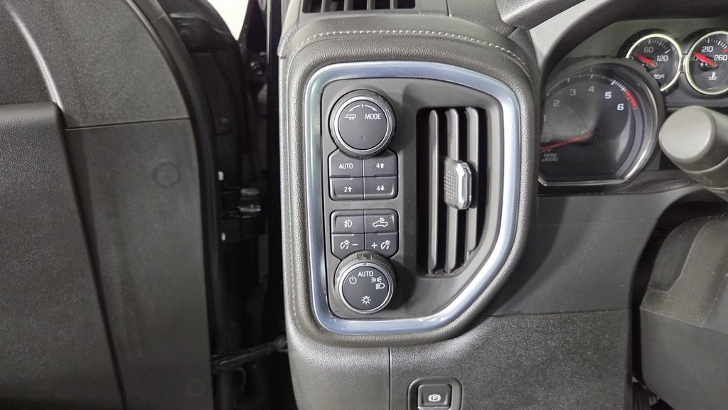 Used 2020 Chevrolet Silverado 1500 LT Trail Boss w/ Midnight Edition image 18
