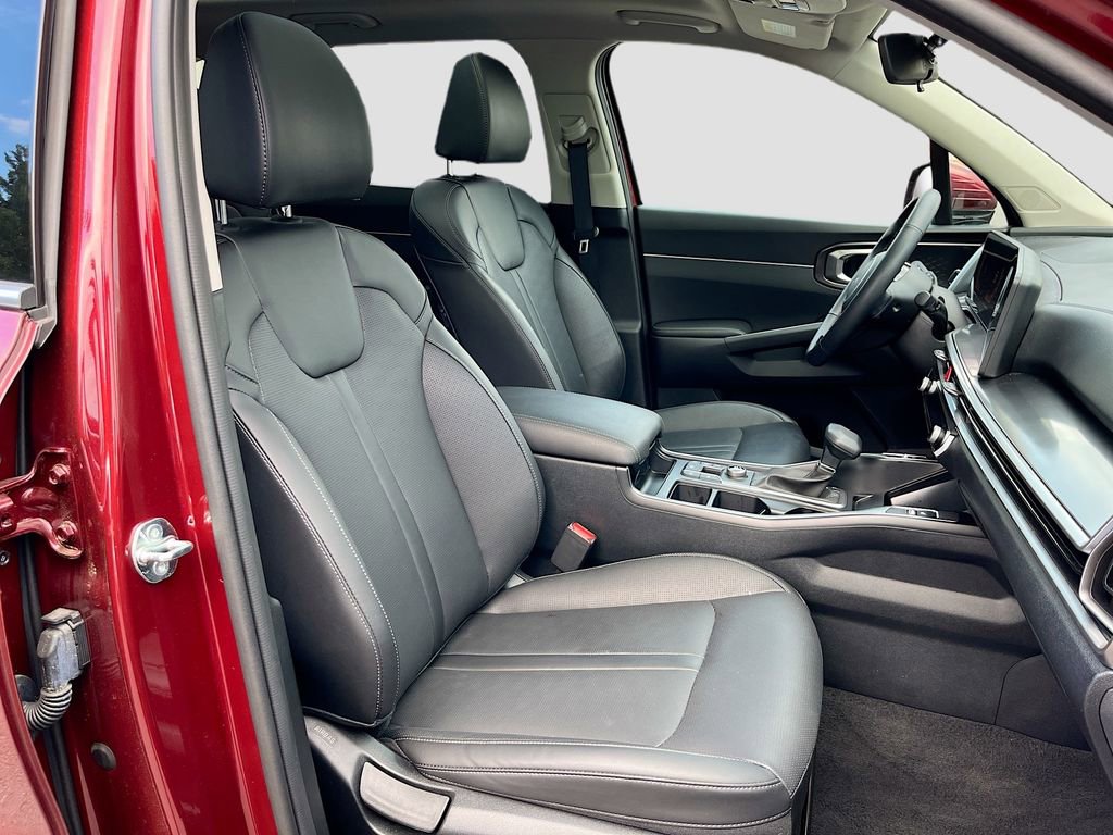 Certified 2025 Kia Sorento S w/ Panoramic Sunroof Package image 29