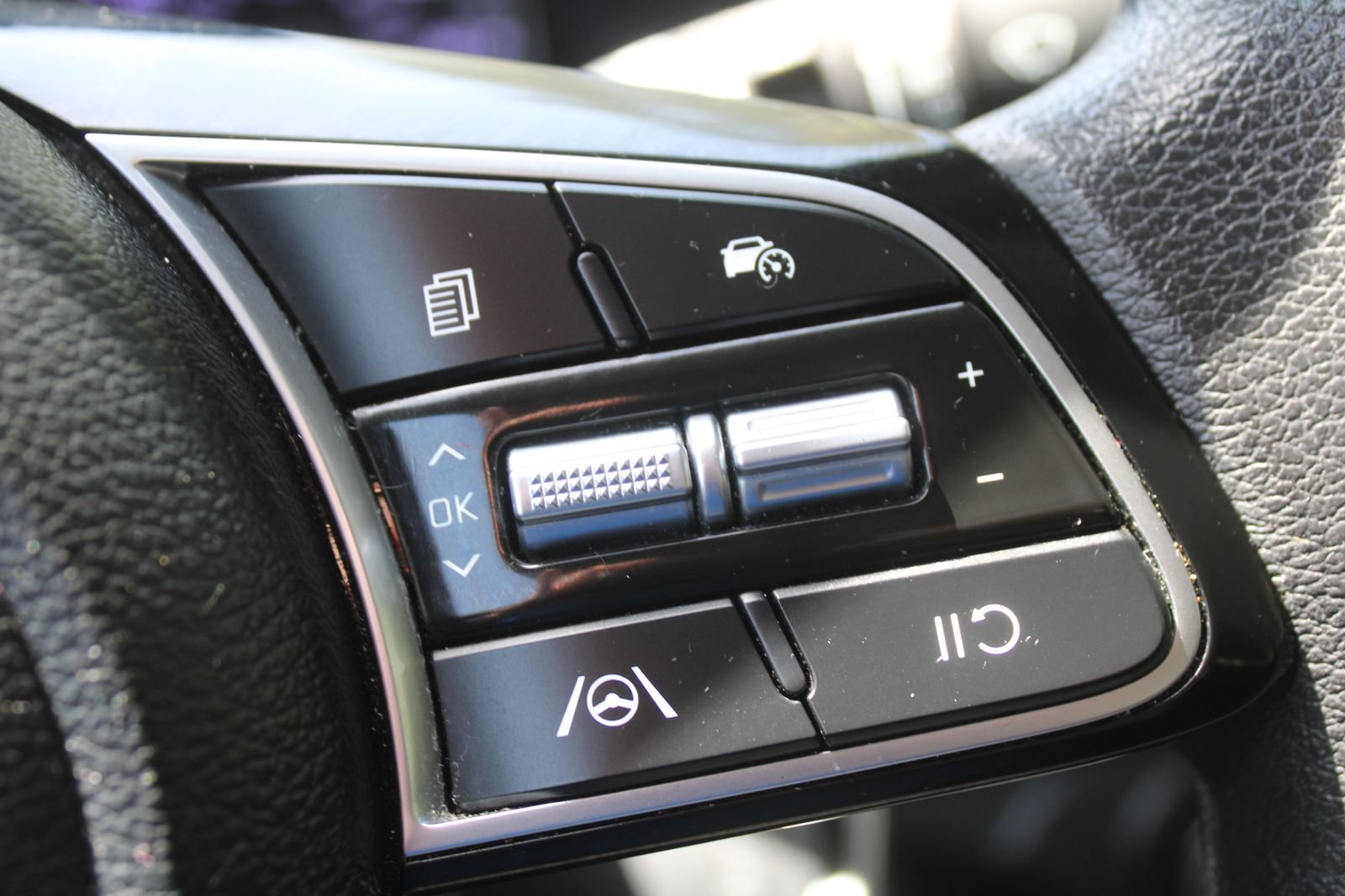 Certified 2024 Kia Forte LXS FWD image 28