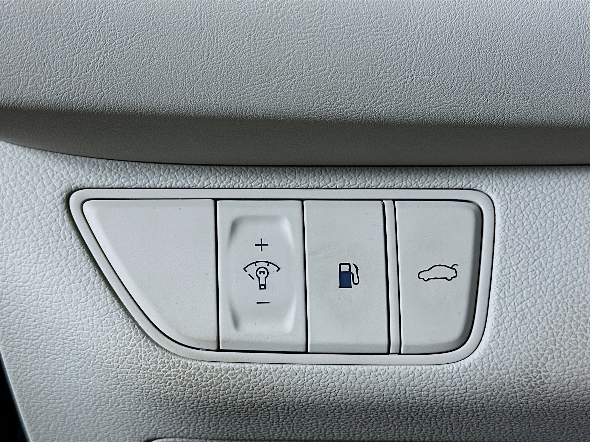 Used 2025 Genesis G70 2.5T image 17