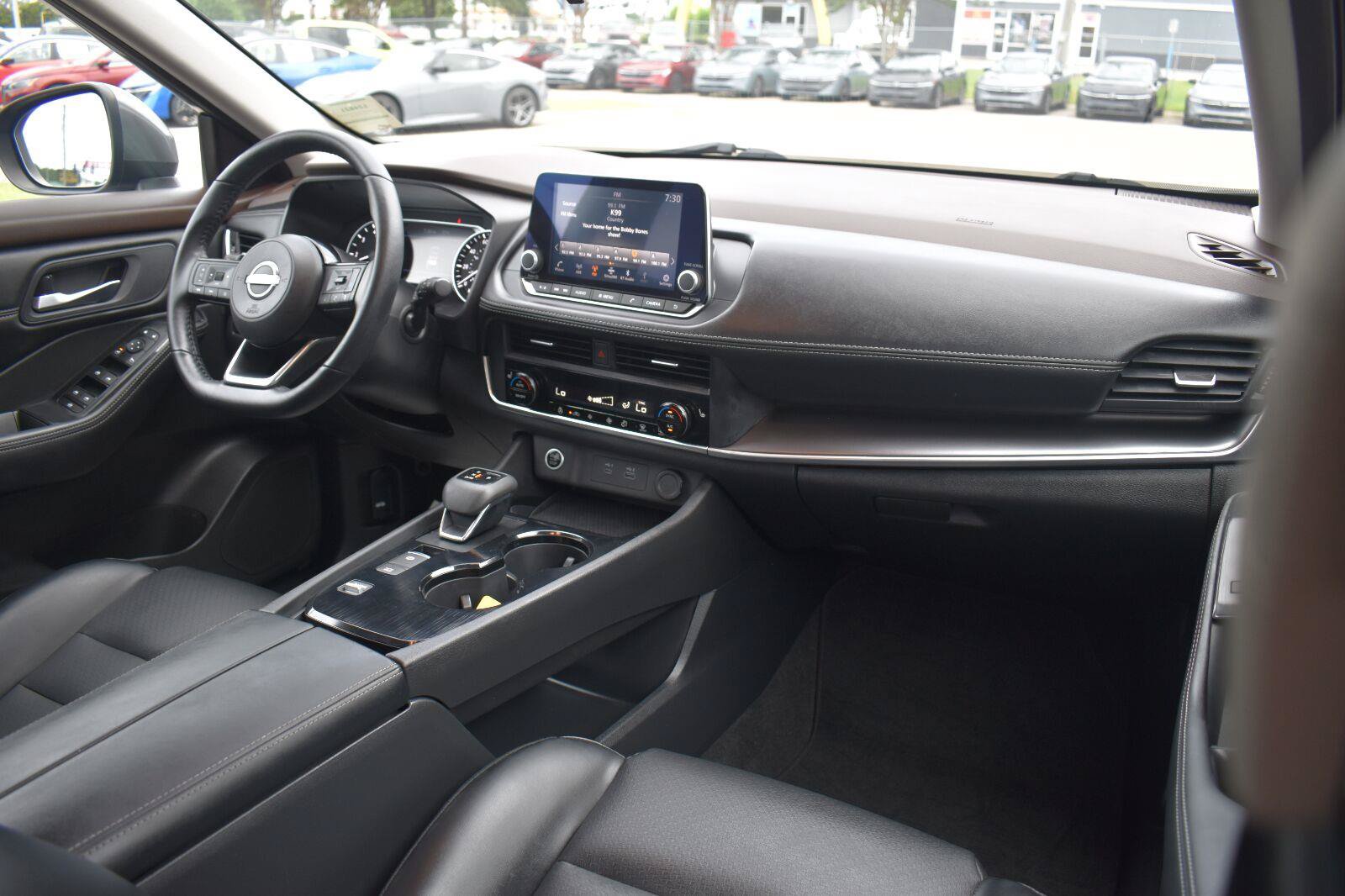 Used 2023 Nissan Rogue SV w/ SV Premium B Package FWD image 59