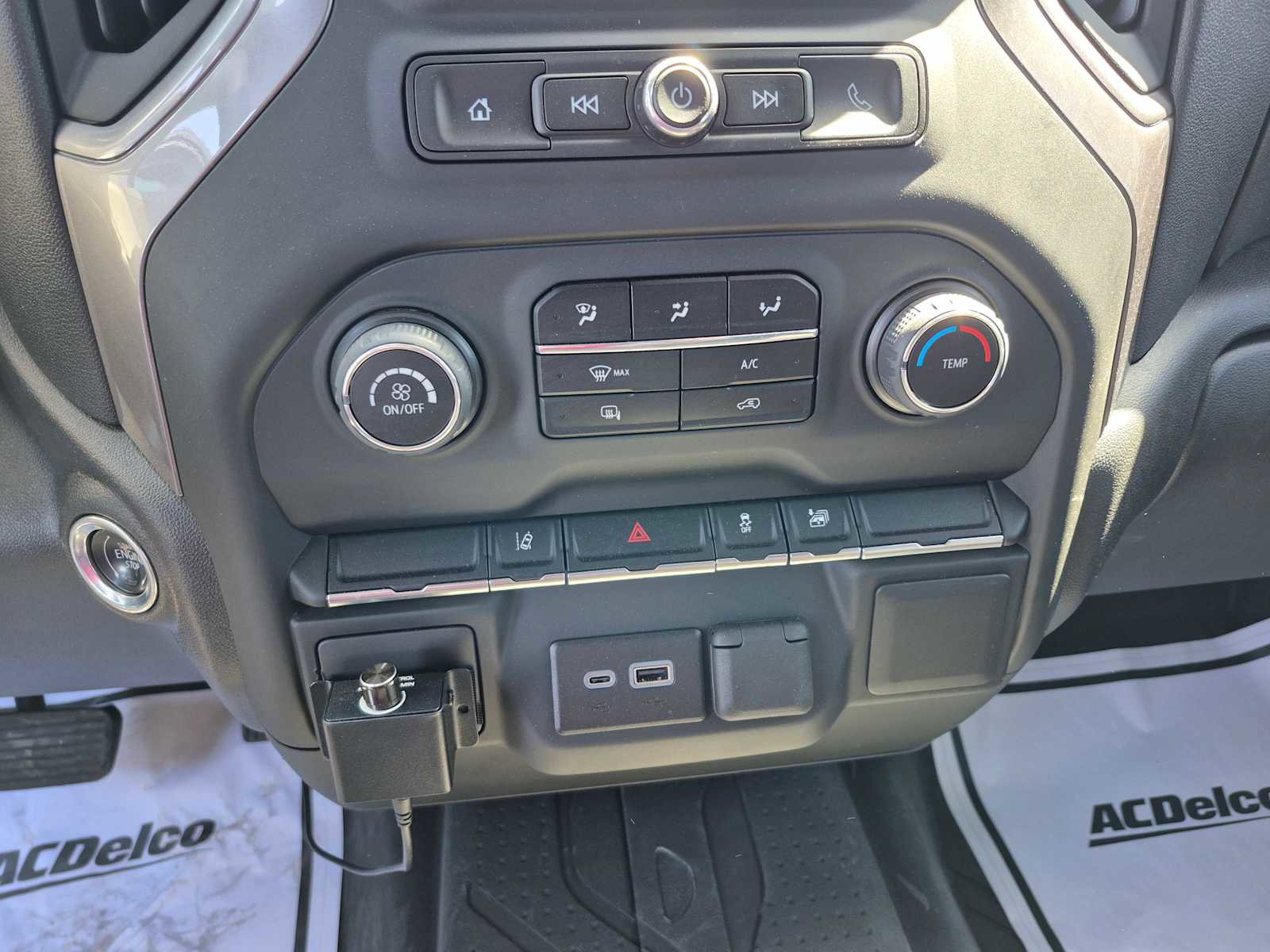 Used 2024 Chevrolet Silverado 2500 Custom image 18