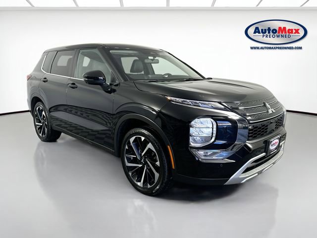 Used 2023 Mitsubishi Outlander SE image 1