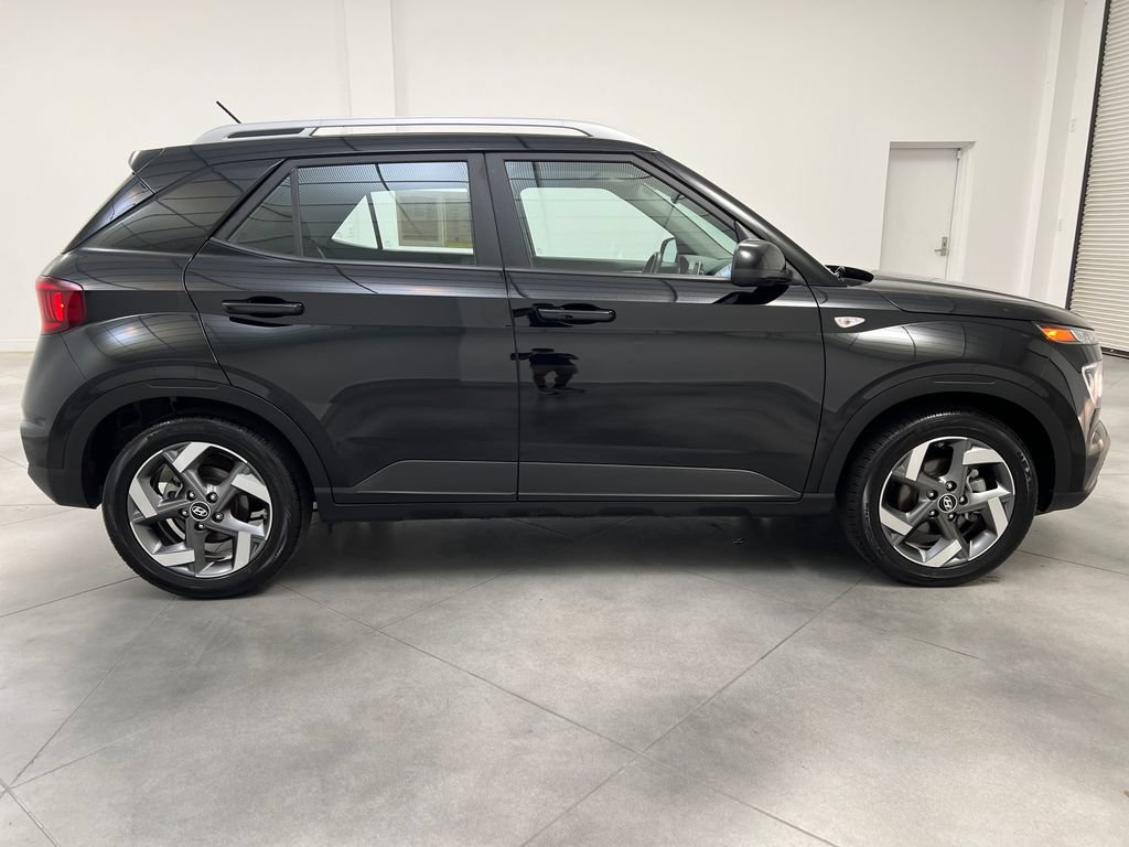 Used 2025 Hyundai Venue SEL FWD image 10