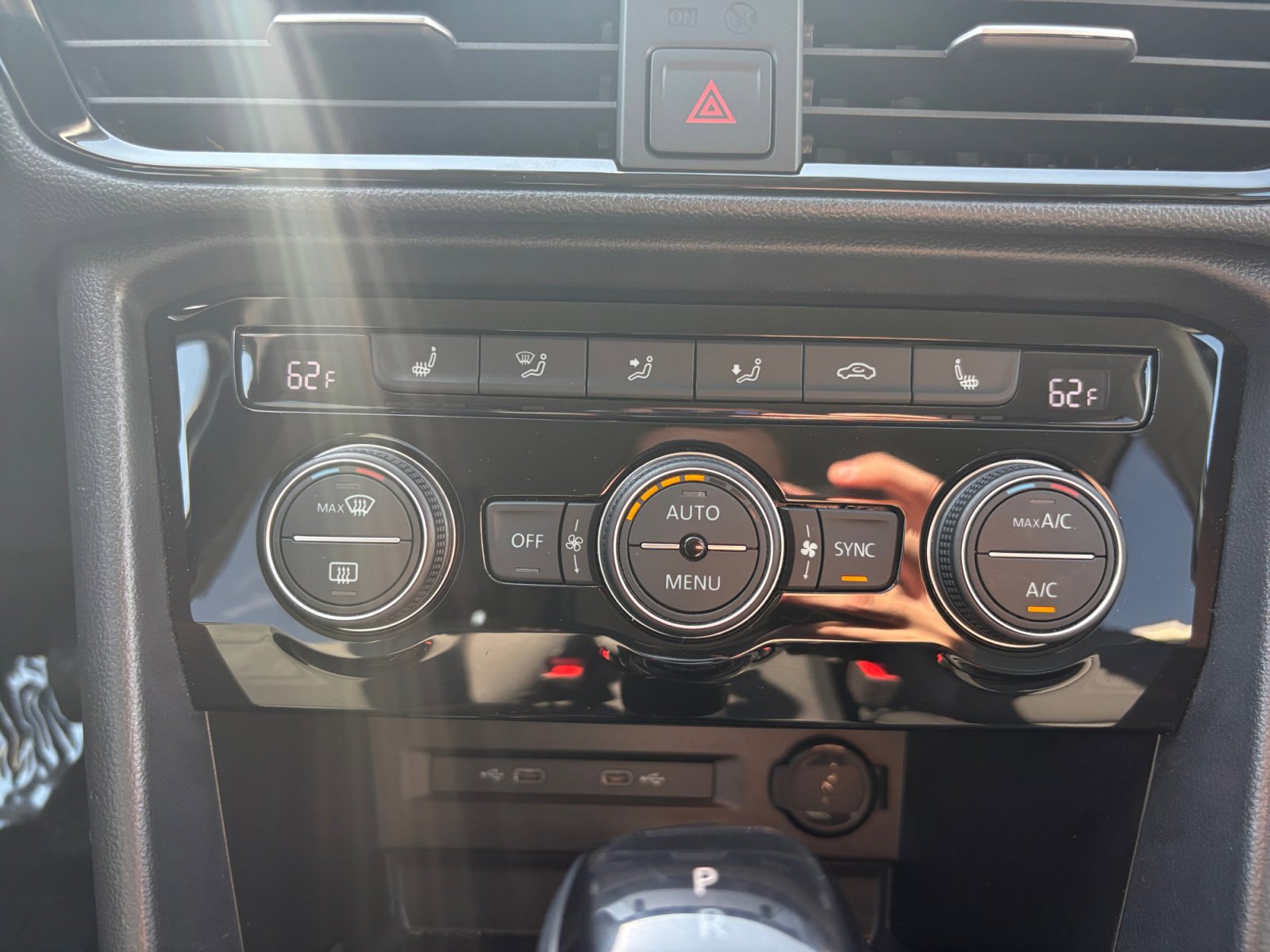 Certified 2024 Volkswagen Taos SE image 6