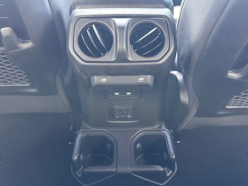 Used 2022 Jeep Gladiator Rubicon w/ LED Lighting Group AWD/4WD image 46