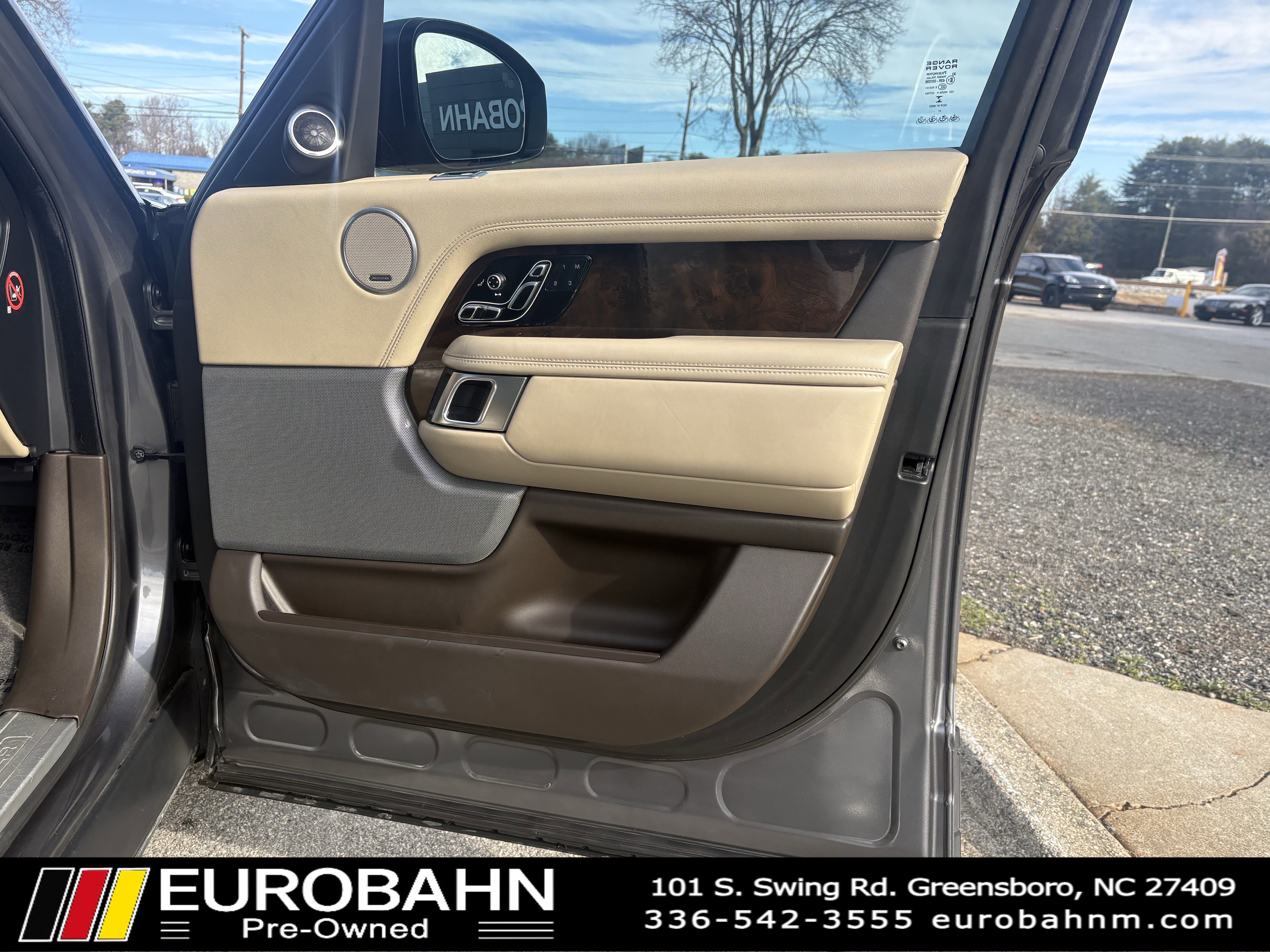 Used 2018 Land Rover Range Rover HSE image 17