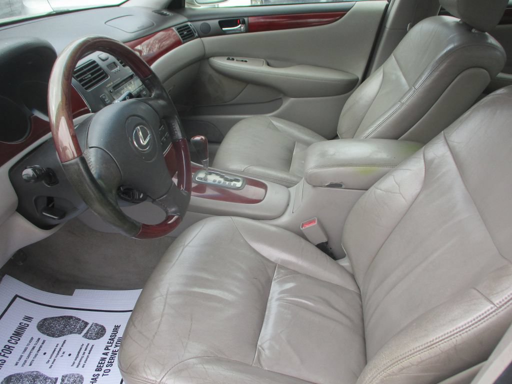 Used 2003 Lexus ES 330 w/ Premium Pkg FWD image 13