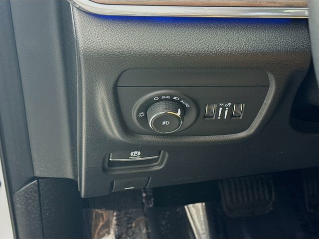 New 2025 Jeep Grand Cherokee Summit w/ Obsidian Package image 10