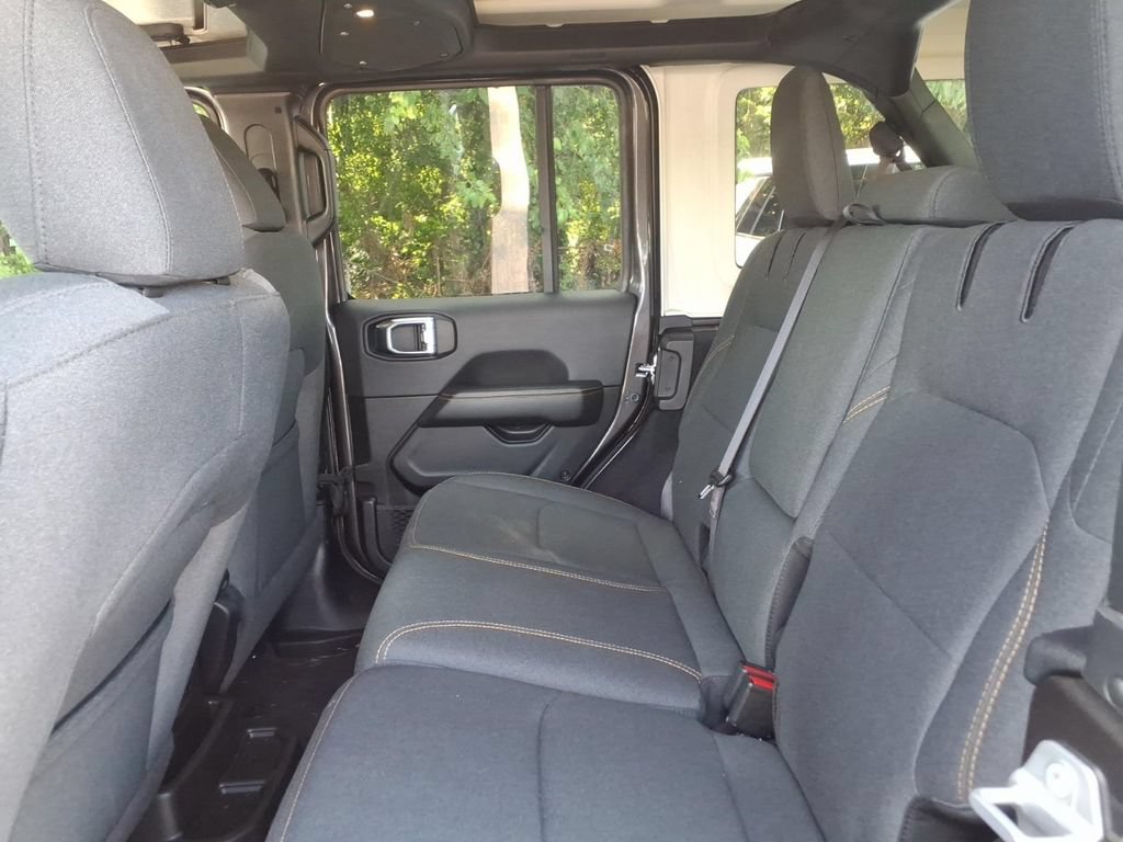 Used 2025 Jeep Wrangler Unlimited Sahara AWD/4WD image 15