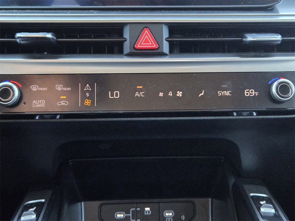 Certified 2025 Kia Sorento S image 18