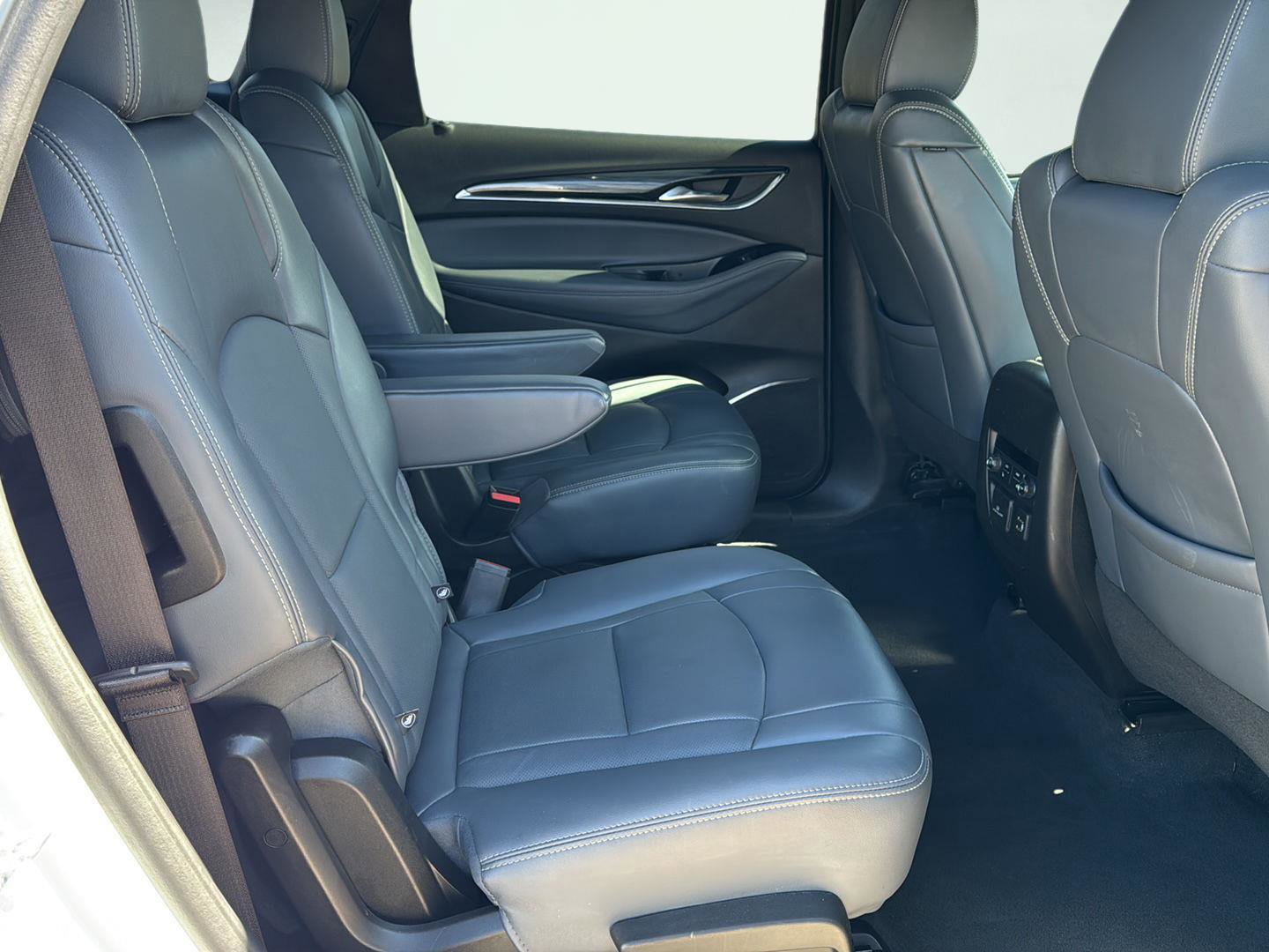 Used 2024 Buick Enclave Premium AWD/4WD image 28