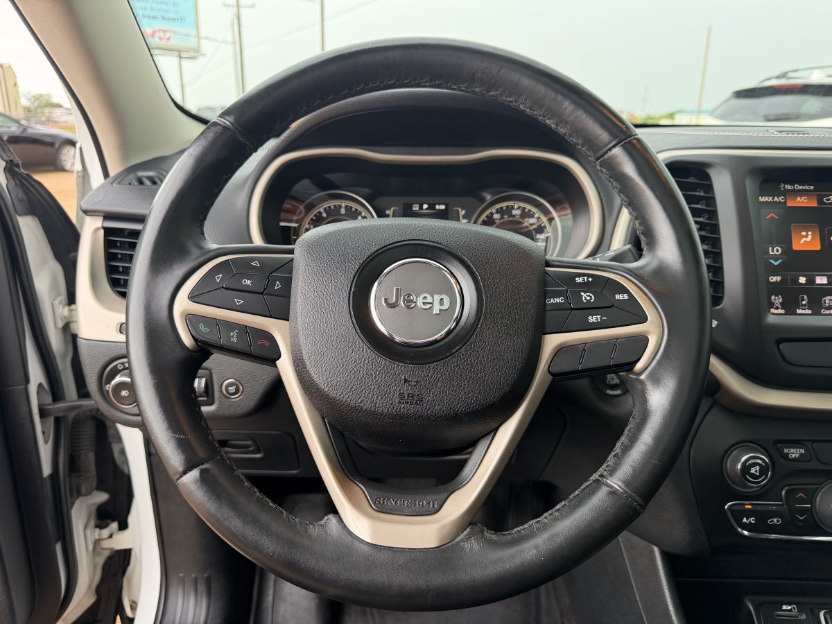Used 2016 Jeep Cherokee 75th Anniversary FWD image 35
