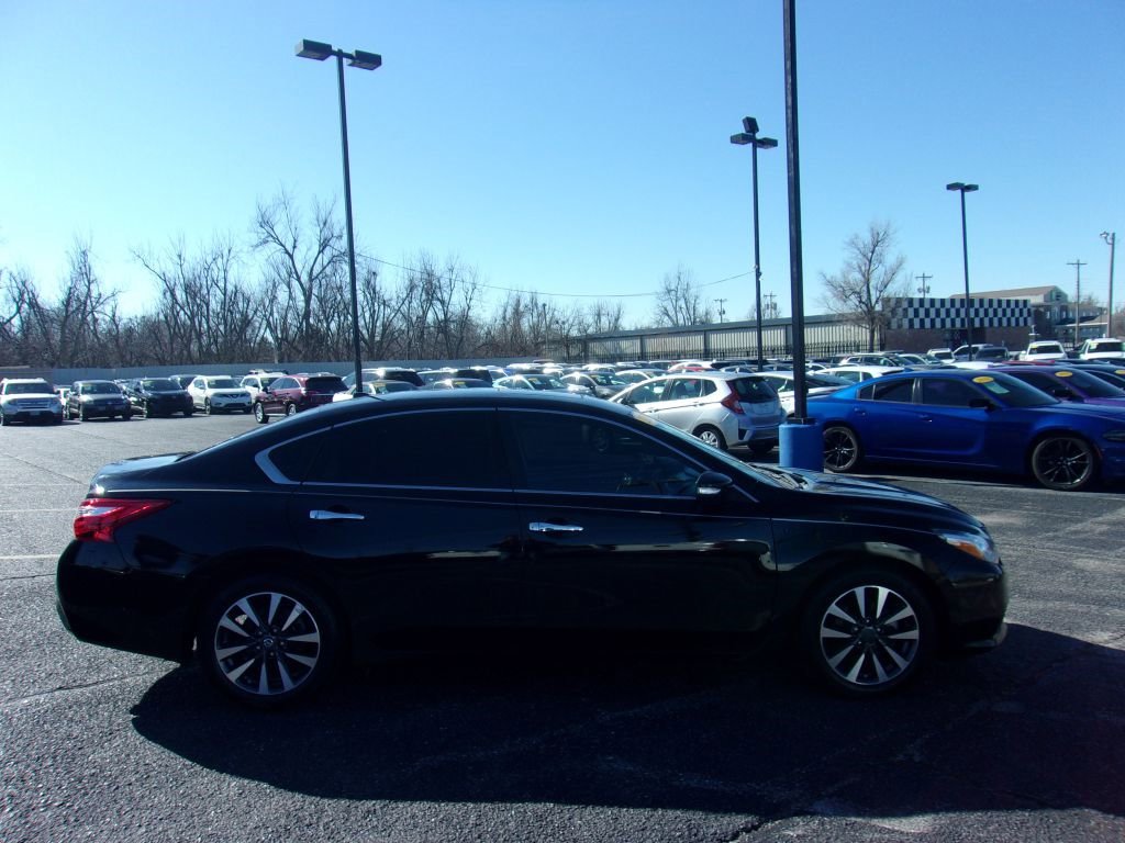 Used 2017 Nissan Altima 2.5 SV w/ Convenience Package image 4