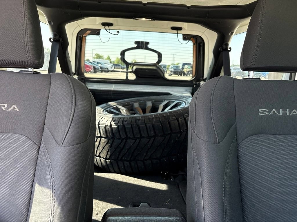 Used 2018 Jeep Wrangler Unlimited Sahara w/ Uconnect 4C Nav & Sound Group AWD/4WD image 21