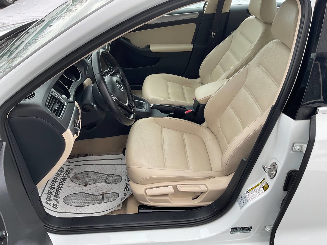 Used 2016 Volkswagen Jetta SE image 15