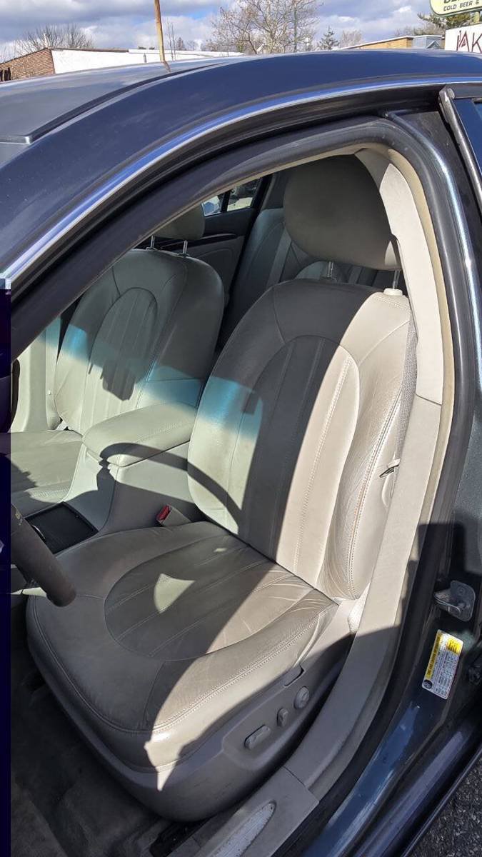 Used 2010 Buick Lucerne CXL FWD image 8