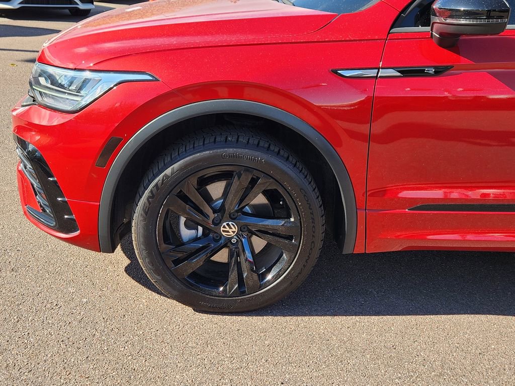 Used 2024 Volkswagen Tiguan SE R-Line image 9
