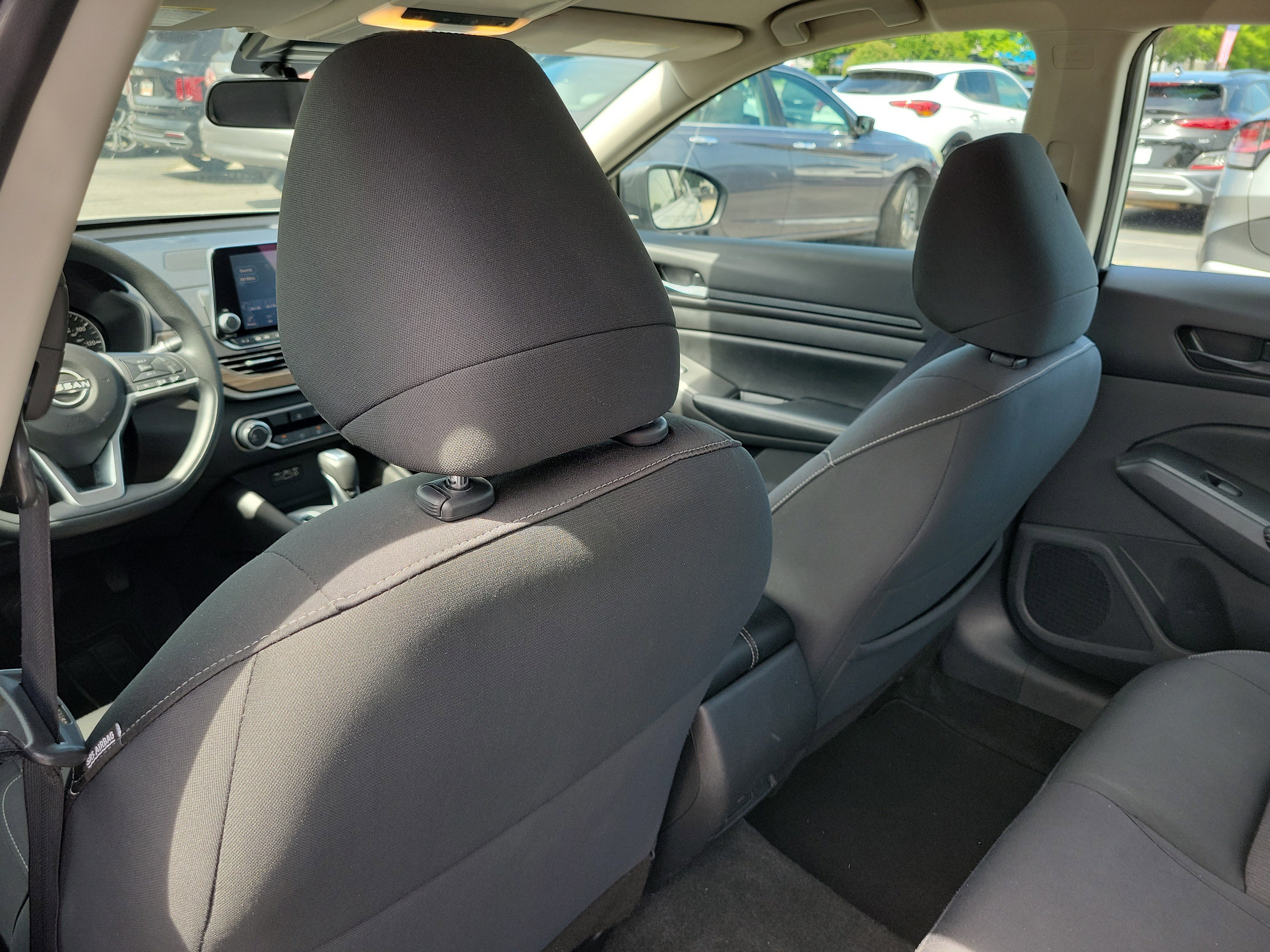 Used 2025 Nissan Altima 2.5 SV FWD image 12