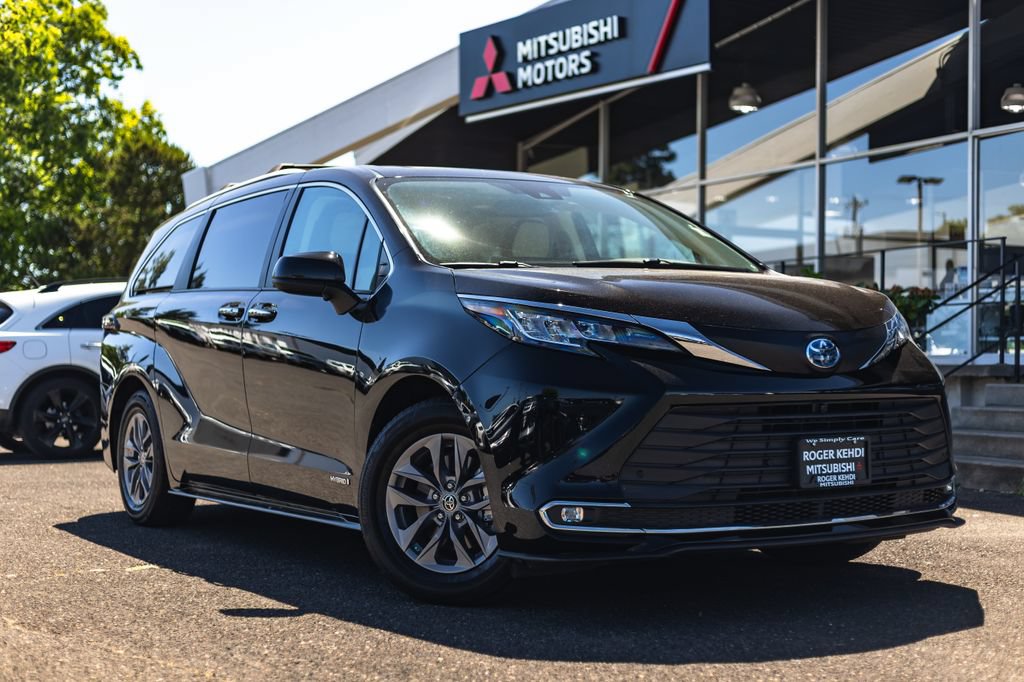 Used 2021 Toyota Sienna XLE