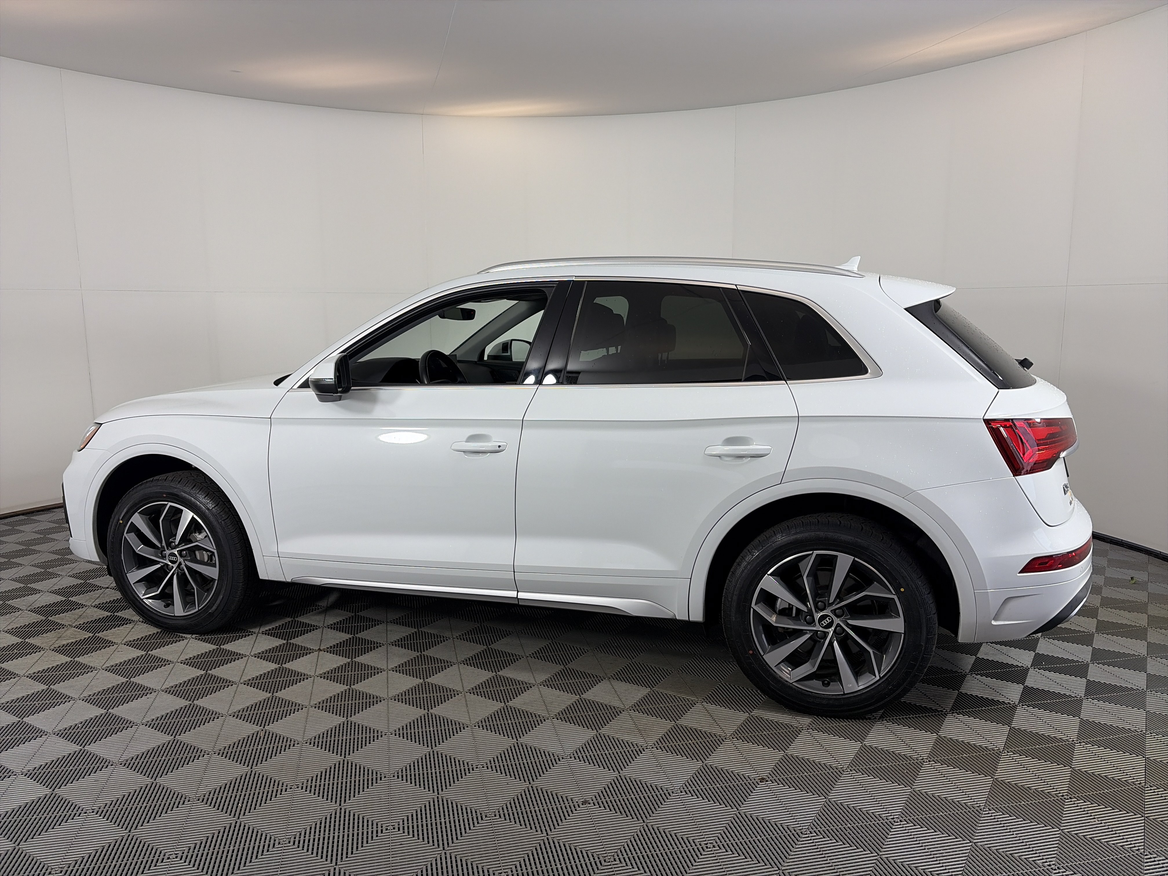 Used 2021 Audi Q5 2.0T Premium w/ Convenience Package AWD/4WD image 8