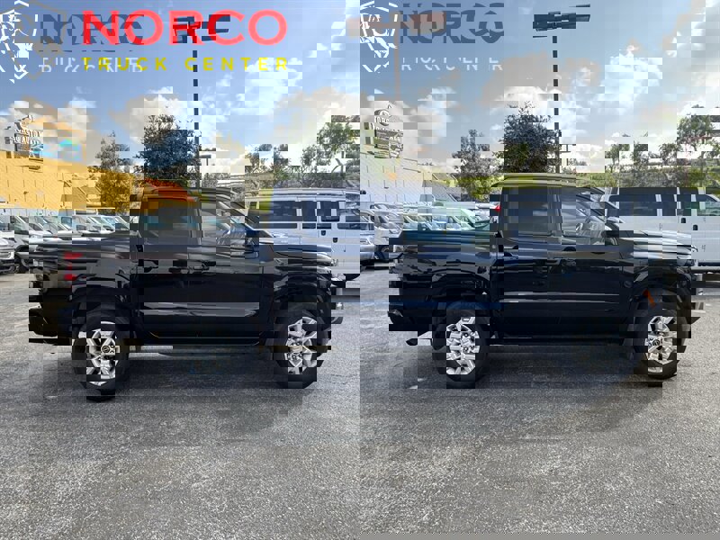 Used 2022 Nissan Frontier SV image 1