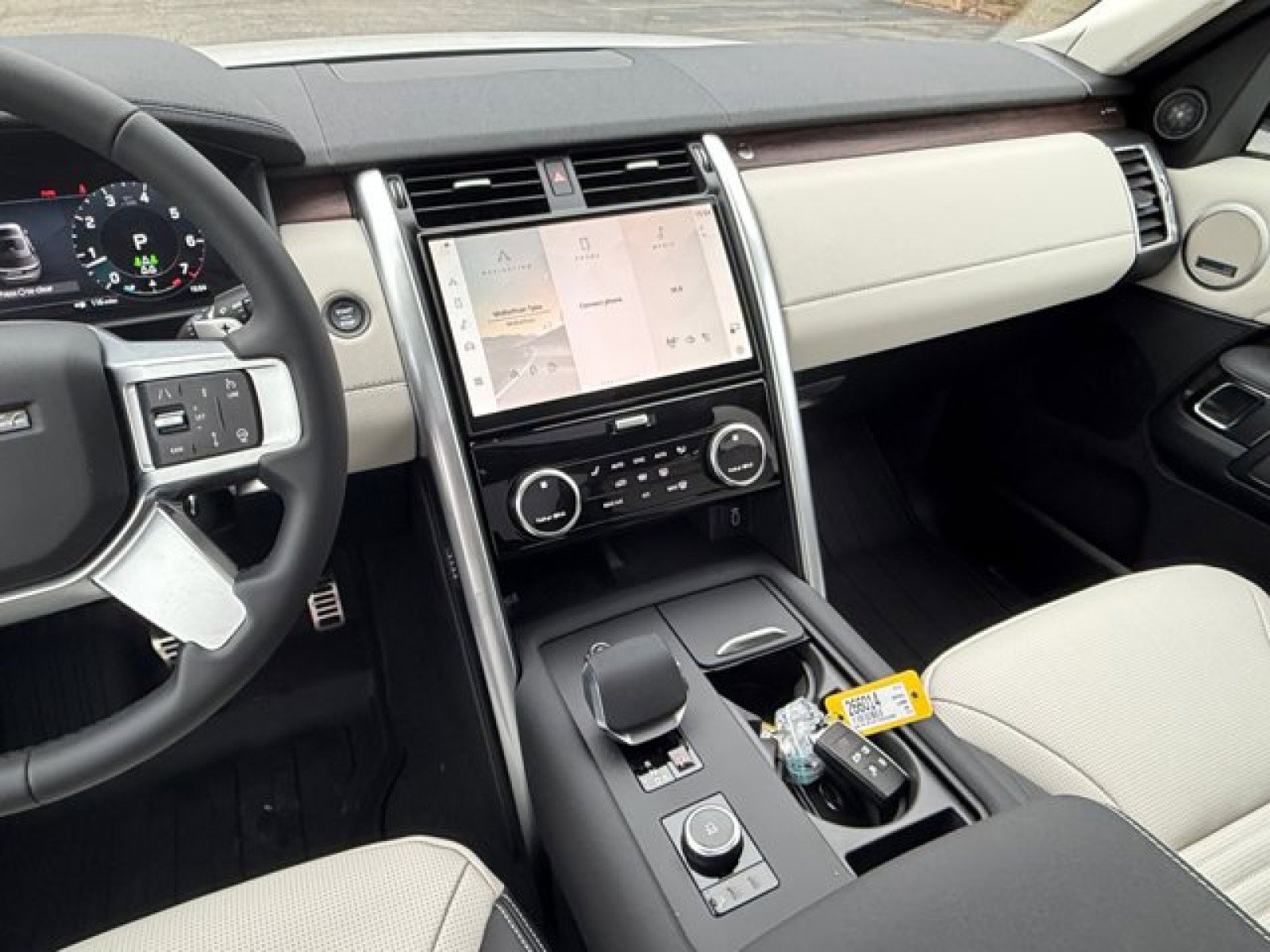 New 2026 Land Rover Discovery Dynamic SE AWD/4WD image 14