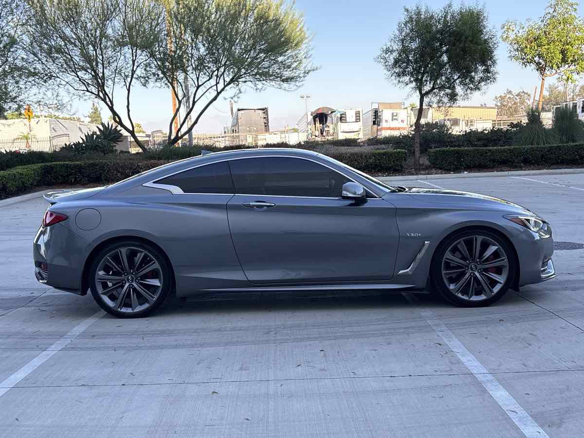 Used 2018 INFINITI Q60 Red Sport 400 w/ Sensory Package 3.0T Sport RWD image 2