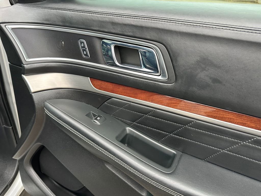 Used 2016 Ford Explorer Platinum image 48